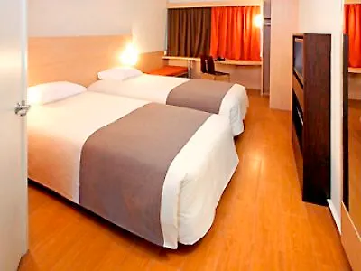 Ibis Belval ホテル 3*